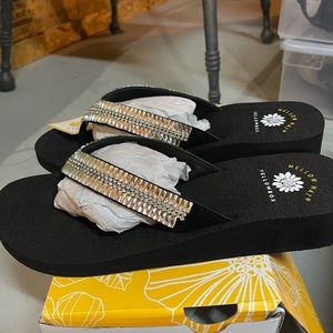 NWT/Box Yellow Box 11 bling flip flop